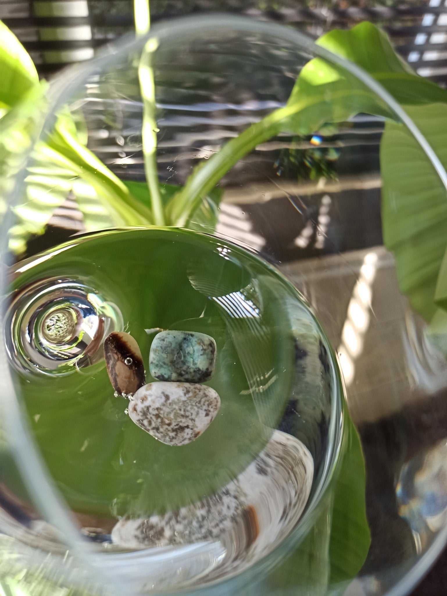 Lichamelijke genezing edelsteenwaterset – curated crystal by Marga Jacobs | rust, symboliek en intuïtieve zelfzorg