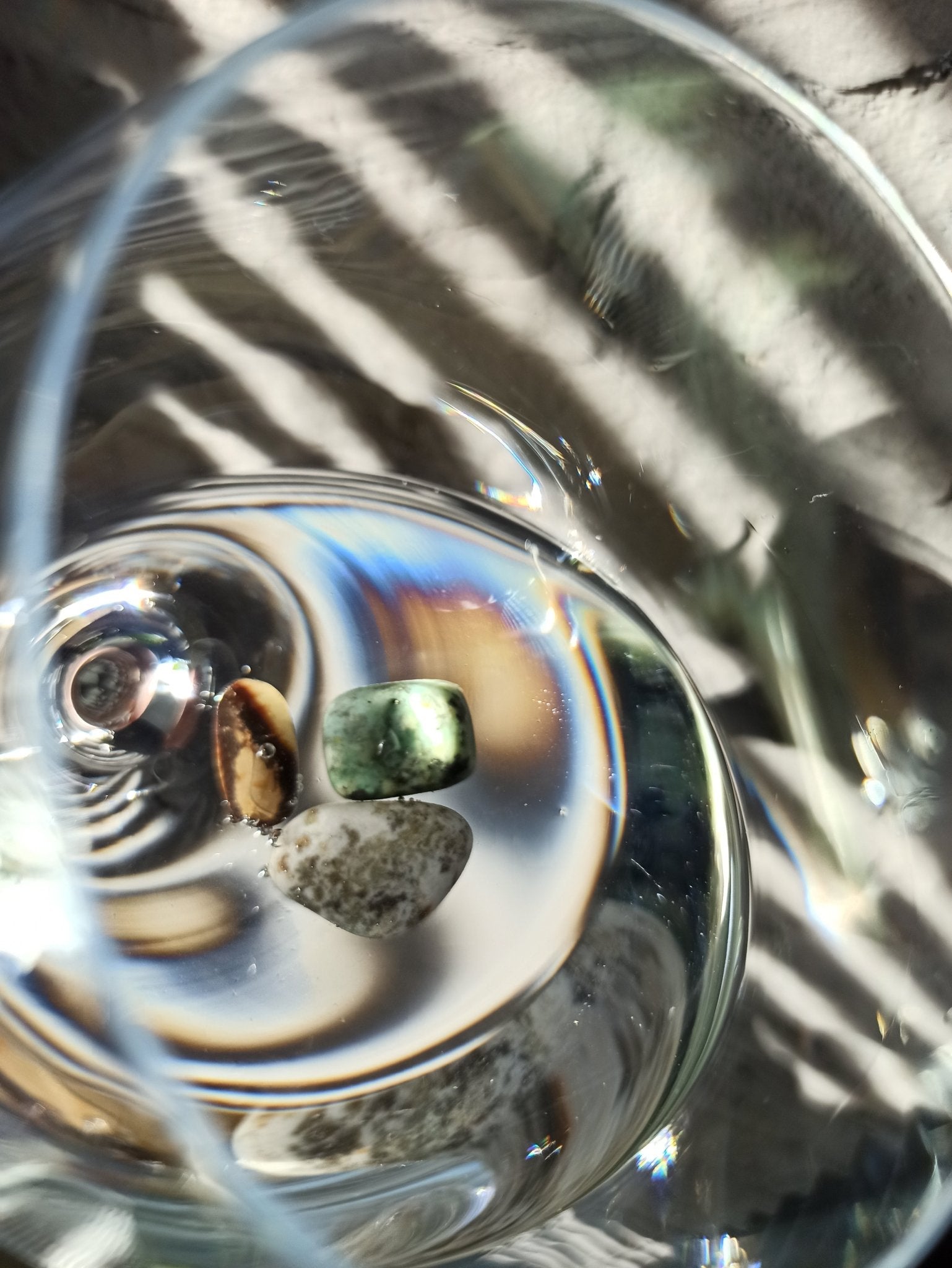 Lichamelijke genezing edelsteenwaterset – curated crystal by Marga Jacobs | rust, symboliek en intuïtieve zelfzorg