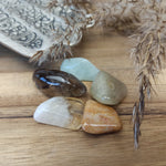 Loslaten van het verleden edelstenensetje – curated crystal by Marga Jacobs | rust, symboliek en intuïtieve zelfzorg