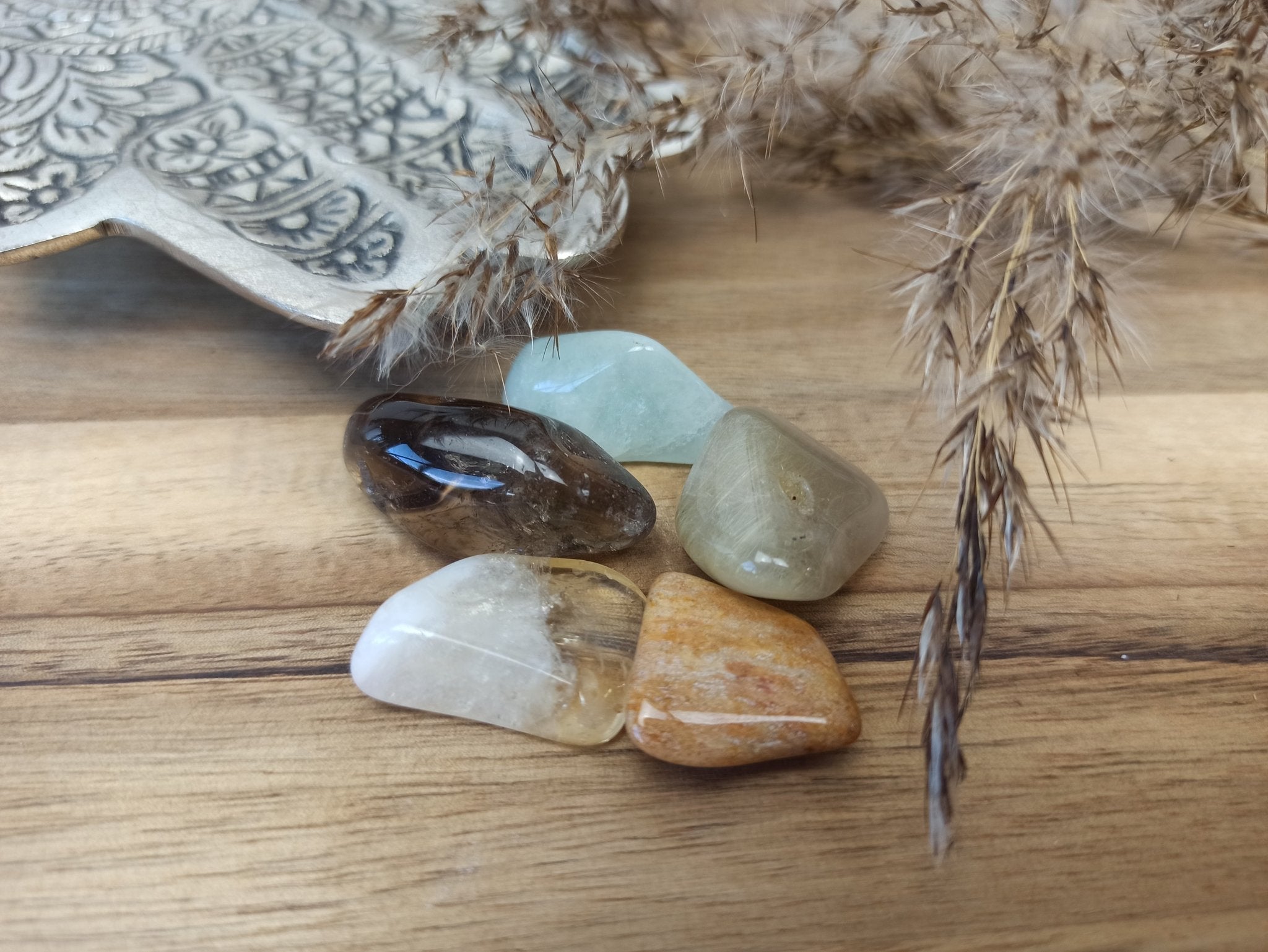 Loslaten van het verleden edelstenensetje – curated crystal by Marga Jacobs | rust, symboliek en intuïtieve zelfzorg