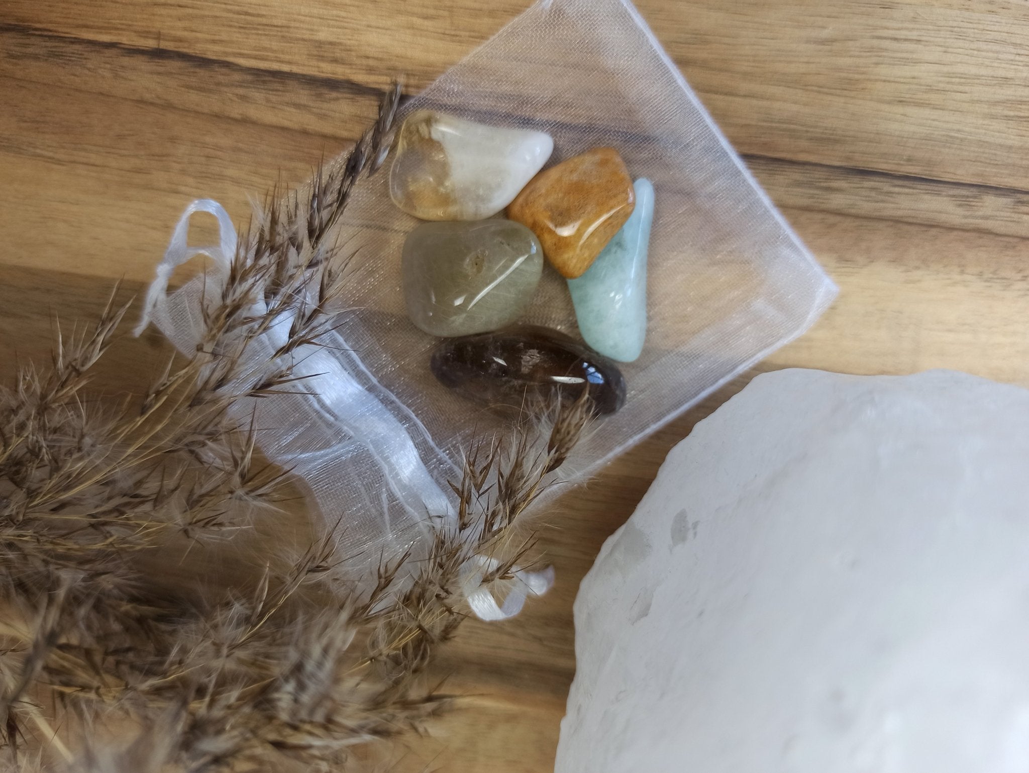 Loslaten van het verleden edelstenensetje – curated crystal by Marga Jacobs | rust, symboliek en intuïtieve zelfzorg