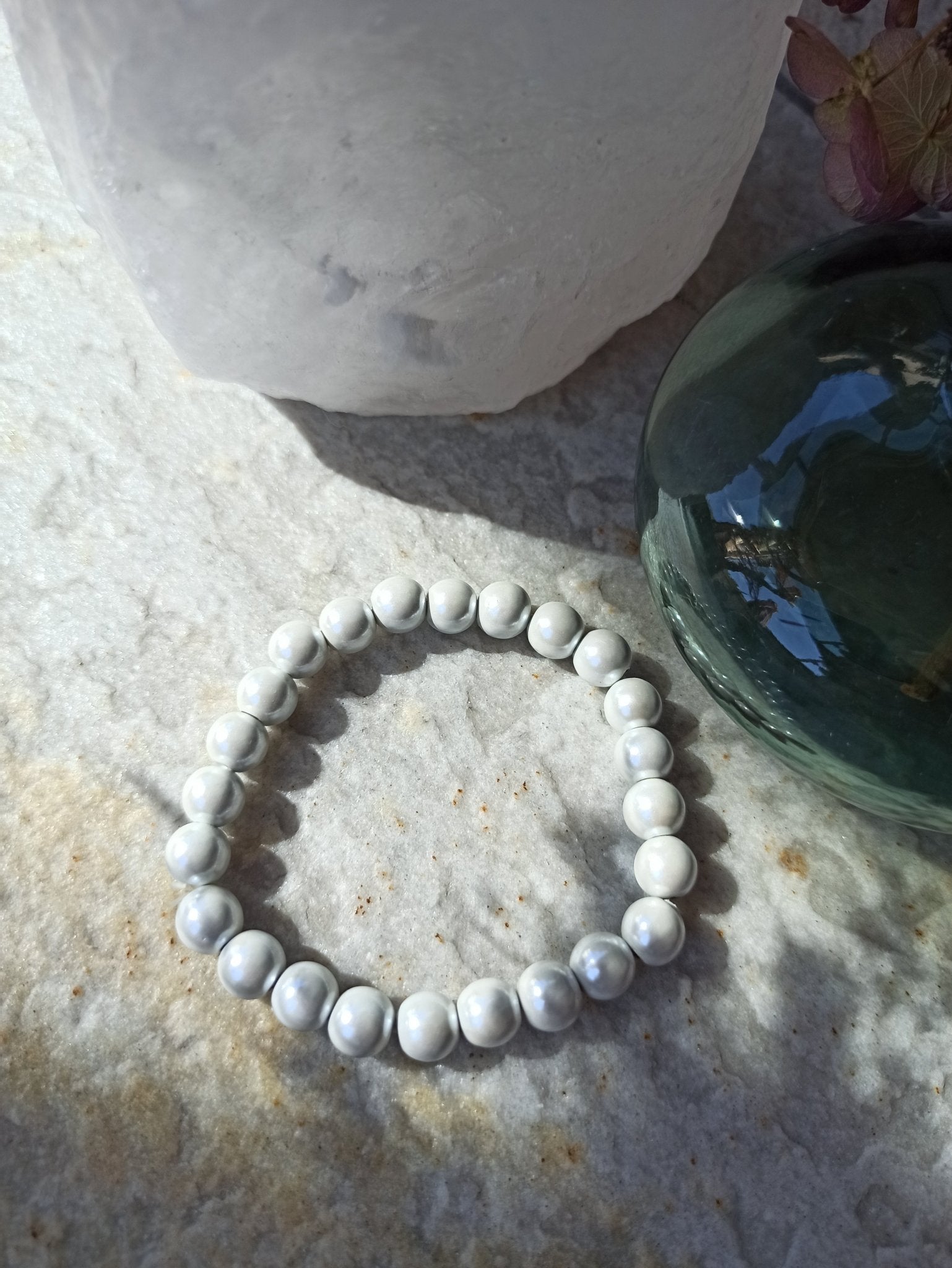 Magneet edelsteen armband | 8 mm – curated crystal by Marga Jacobs | rust, symboliek en intuïtieve zelfzorg