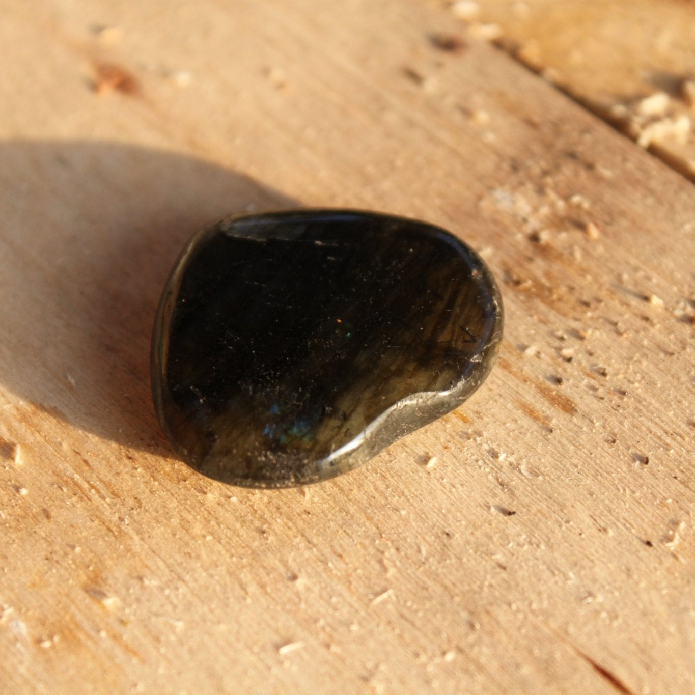 Magnetiet trommelstenen – curated crystal by Marga Jacobs | rust, symboliek en intuïtieve zelfzorg