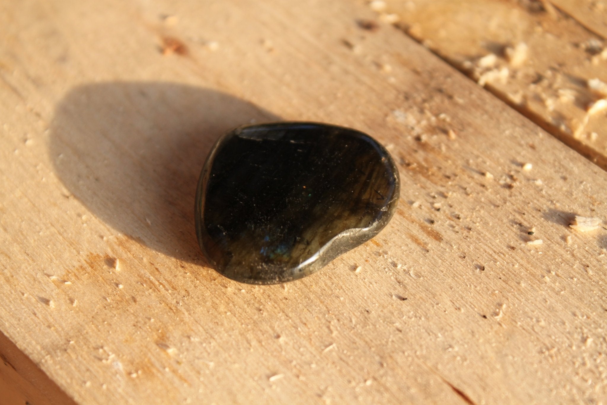 Magnetiet trommelstenen – curated crystal by Marga Jacobs | rust, symboliek en intuïtieve zelfzorg