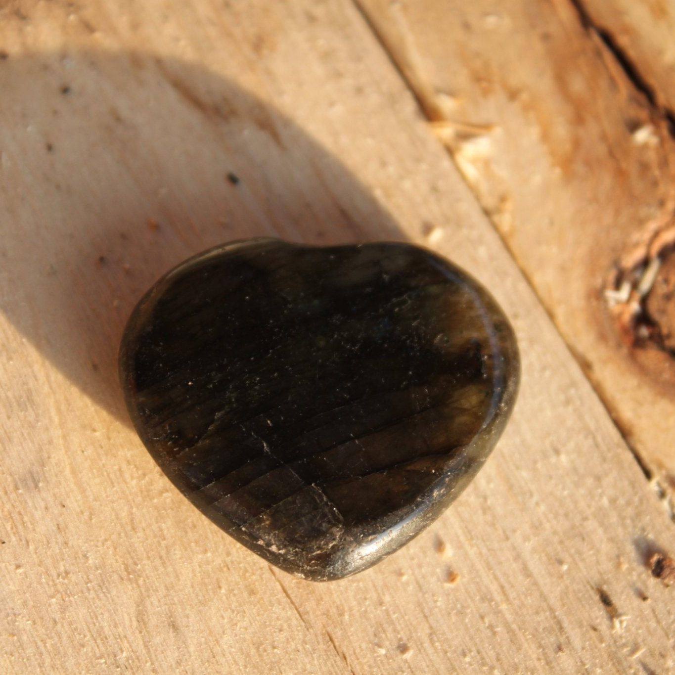 Magnetiet trommelstenen – curated crystal by Marga Jacobs | rust, symboliek en intuïtieve zelfzorg