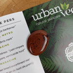 Mahonie obsidiaan trommelstenen – curated crystal by Marga Jacobs | rust, symboliek en intuïtieve zelfzorg