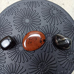 Mahonie obsidiaan trommelstenen – curated crystal by Marga Jacobs | rust, symboliek en intuïtieve zelfzorg