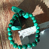 Malachiet edelsteen armband | 8 mm – curated crystal by Marga Jacobs | rust, symboliek en intuïtieve zelfzorg