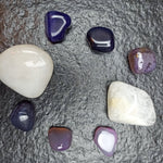 Melkkwarts trommelstenen – curated crystal by Marga Jacobs | rust, symboliek en intuïtieve zelfzorg