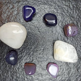 Melkkwarts trommelstenen – curated crystal by Marga Jacobs | rust, symboliek en intuïtieve zelfzorg