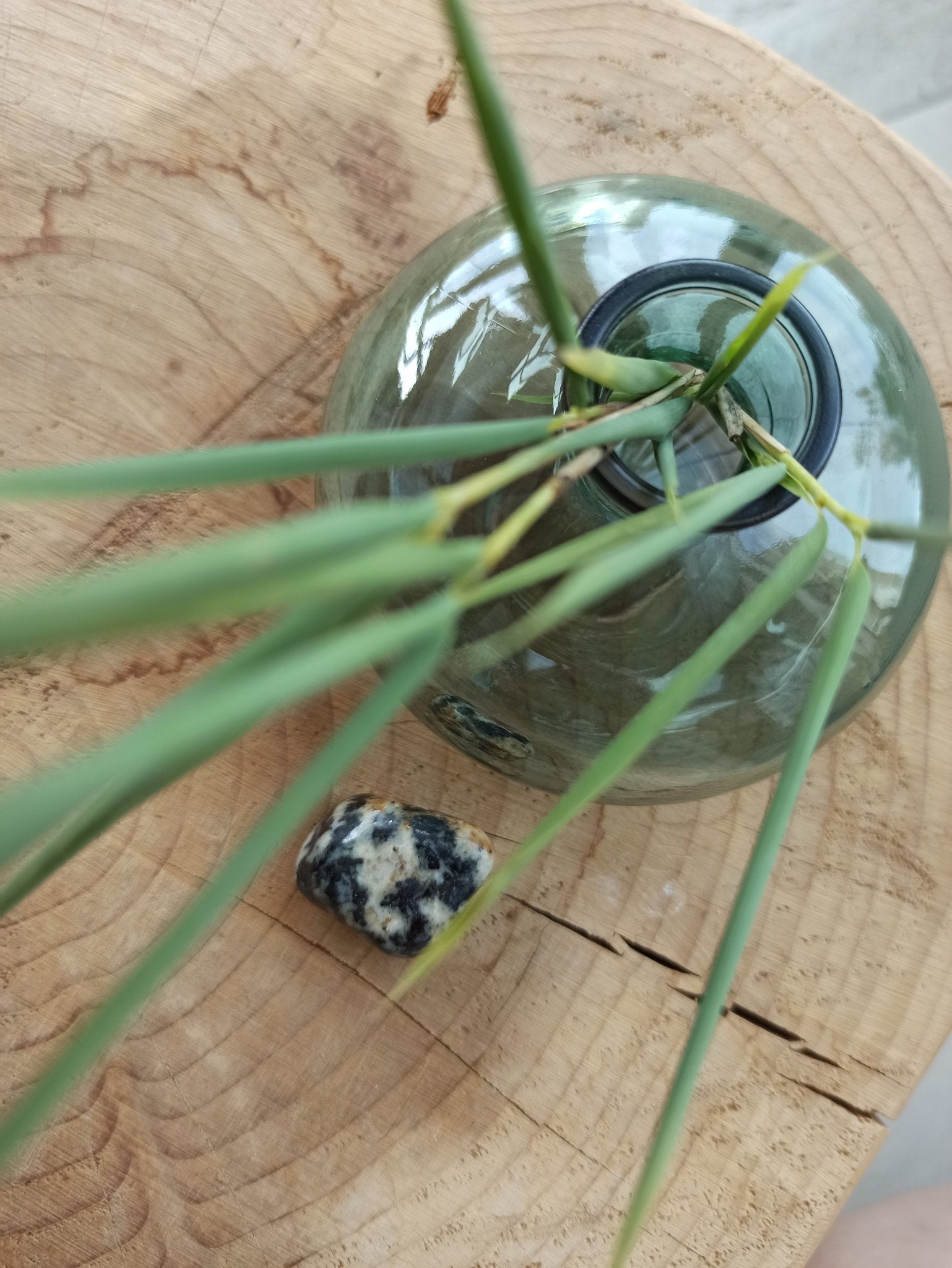 Merliniet trommelstenen – curated crystal by Marga Jacobs | rust, symboliek en intuïtieve zelfzorg