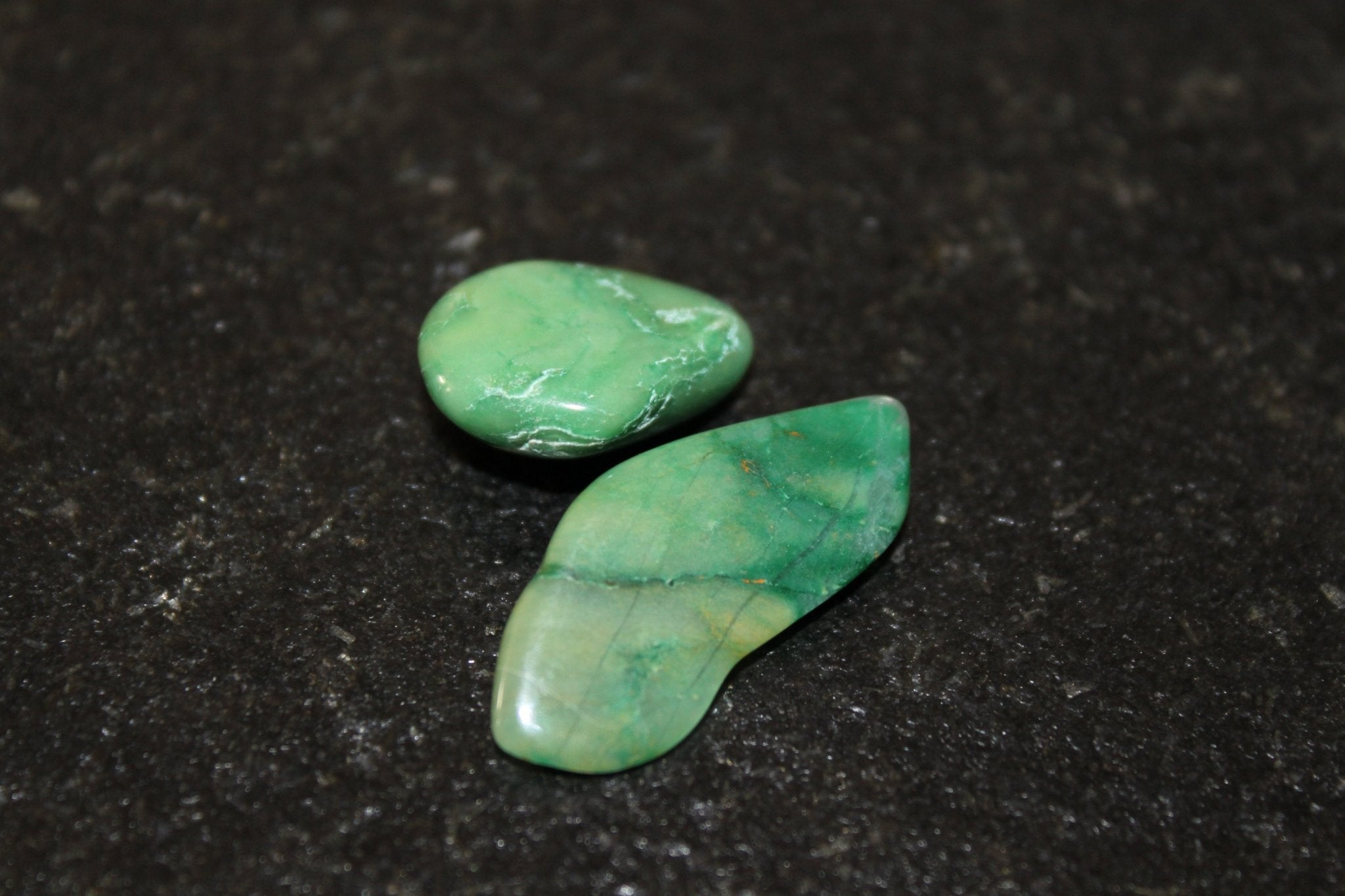 Nefriet trommelstenen – curated crystal by Marga Jacobs | rust, symboliek en intuïtieve zelfzorg