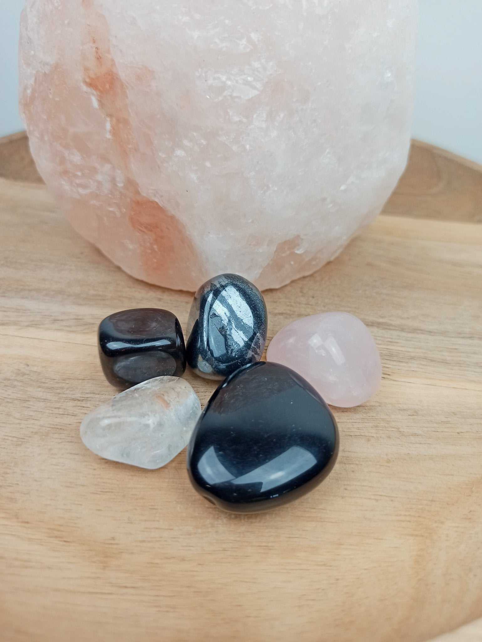 Obsidiaan trommelstenen – curated crystal by Marga Jacobs | rust, symboliek en intuïtieve zelfzorg