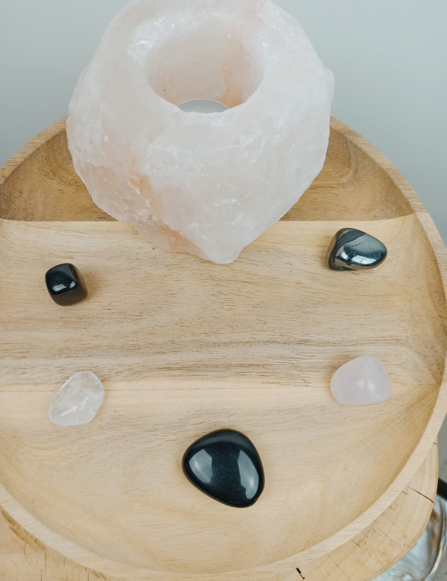 Obsidiaan trommelstenen – curated crystal by Marga Jacobs | rust, symboliek en intuïtieve zelfzorg