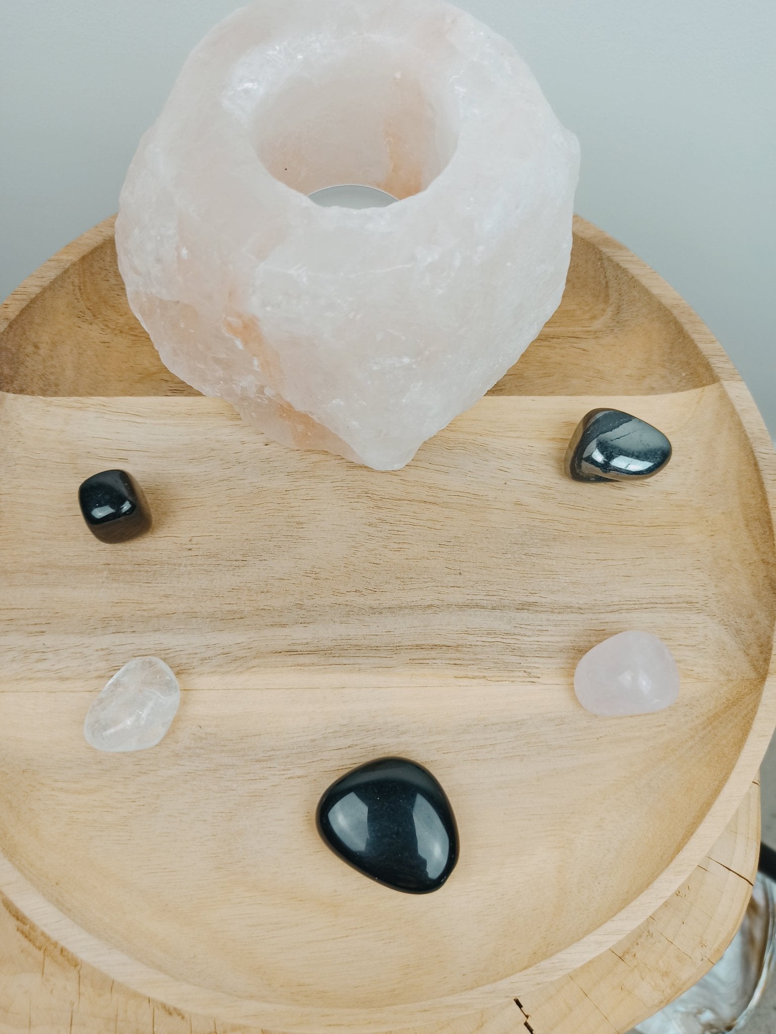 Obsidiaan trommelstenen – curated crystal by Marga Jacobs | rust, symboliek en intuïtieve zelfzorg