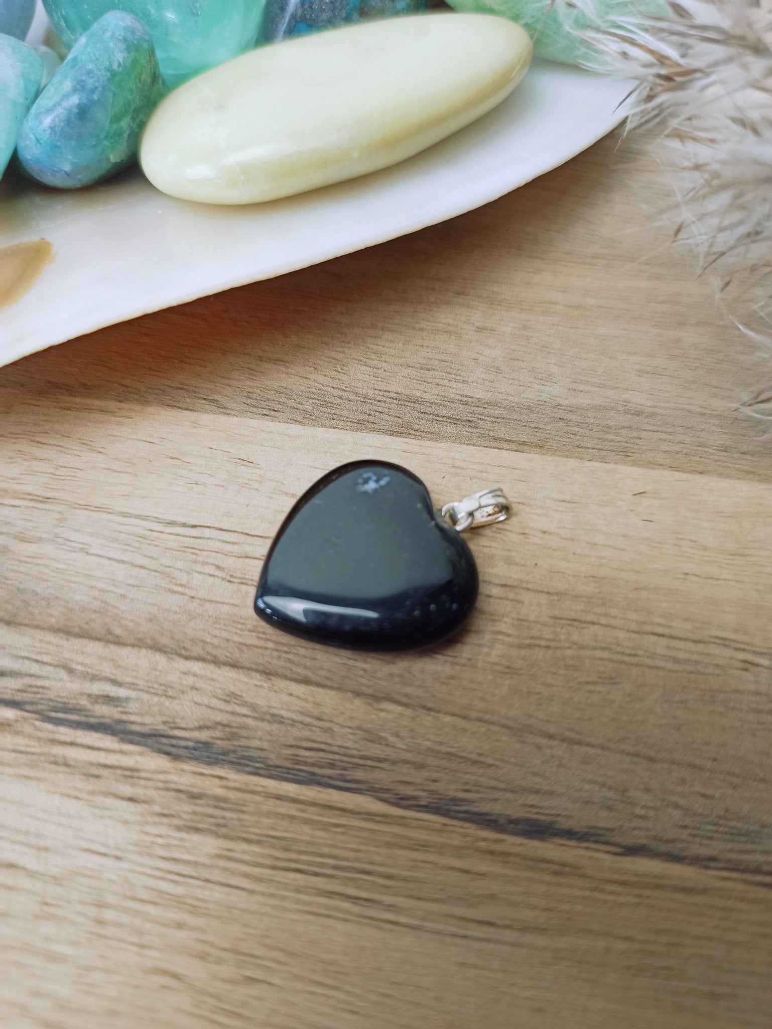 Onyx edelsteen hanger hart | 20 mm – curated crystal by Marga Jacobs | rust, symboliek en intuïtieve zelfzorg