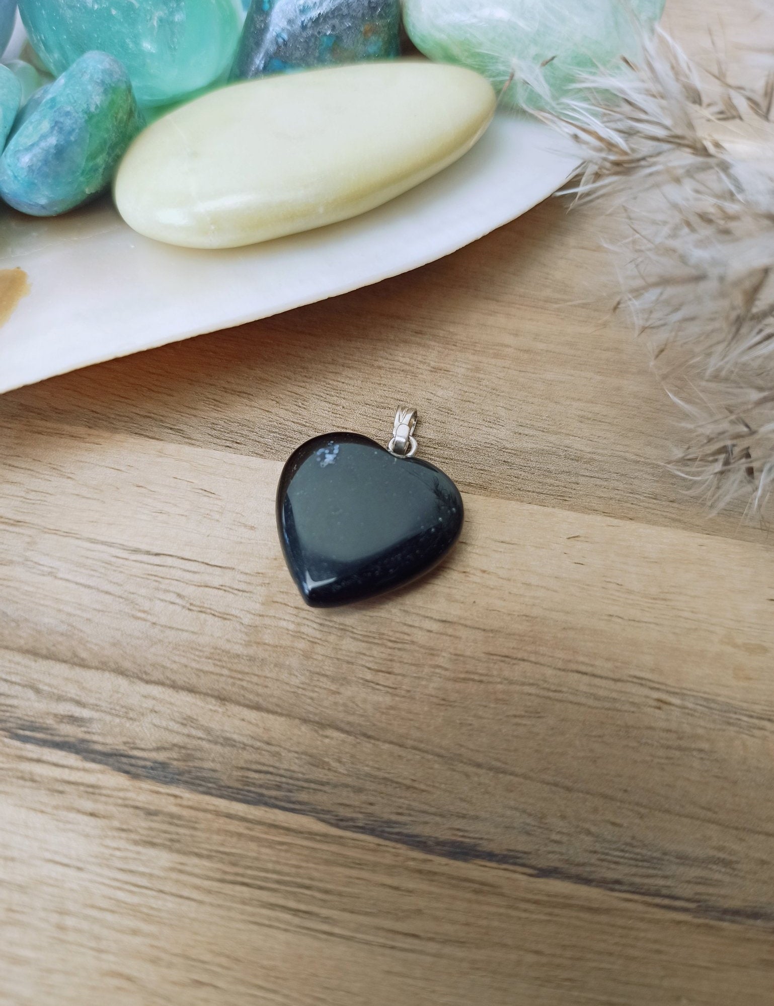 Onyx edelsteen hanger hart | 20 mm – curated crystal by Marga Jacobs | rust, symboliek en intuïtieve zelfzorg