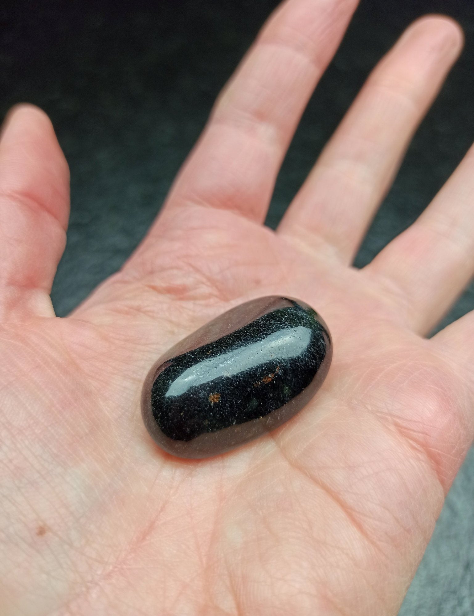 Onyx trommelstenen – curated crystal by Marga Jacobs | rust, symboliek en intuïtieve zelfzorg