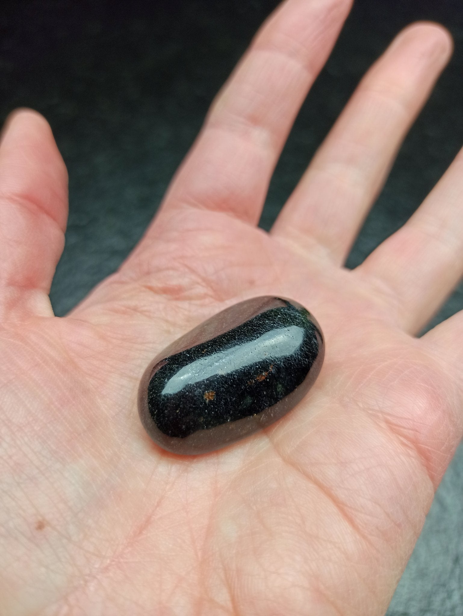 Onyx trommelstenen – curated crystal by Marga Jacobs | rust, symboliek en intuïtieve zelfzorg