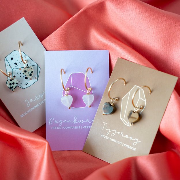 Oorbellen 'follow your heart' ~ Uchu Reminders – curated crystal by Marga Jacobs | rust, symboliek en intuïtieve zelfzorg