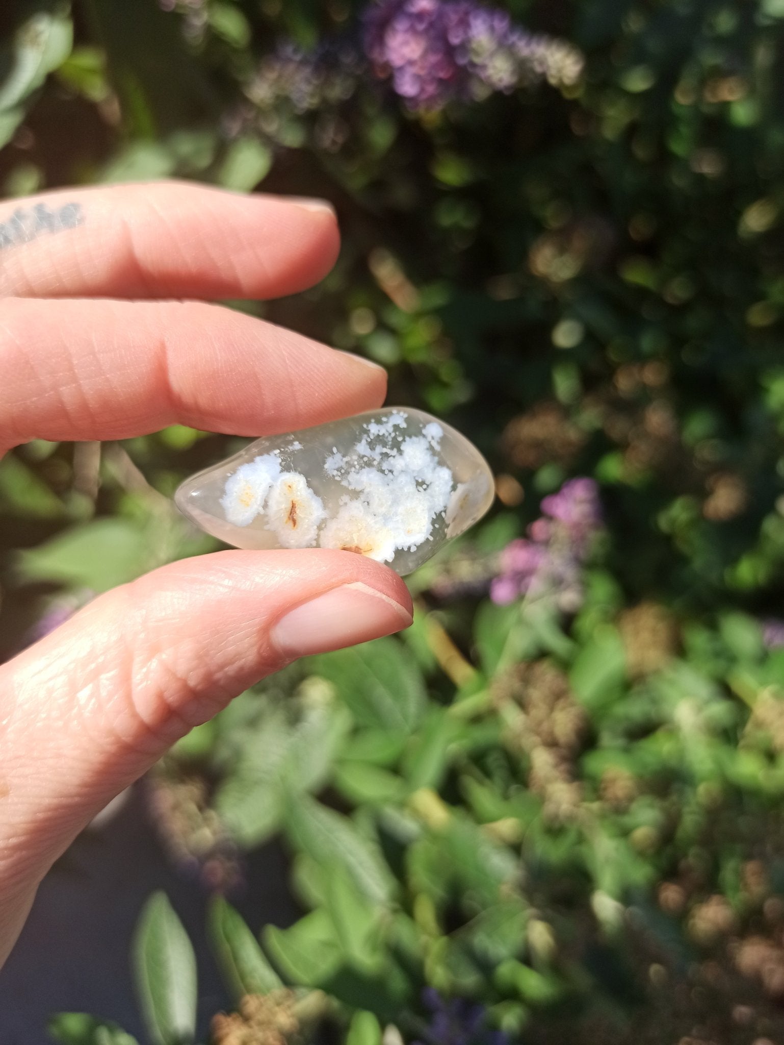 Opaal trommelstenen – curated crystal by Marga Jacobs | rust, symboliek en intuïtieve zelfzorg