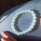 Opaliet edelsteen armband | 8 mm – curated crystal by Marga Jacobs | rust, symboliek en intuïtieve zelfzorg