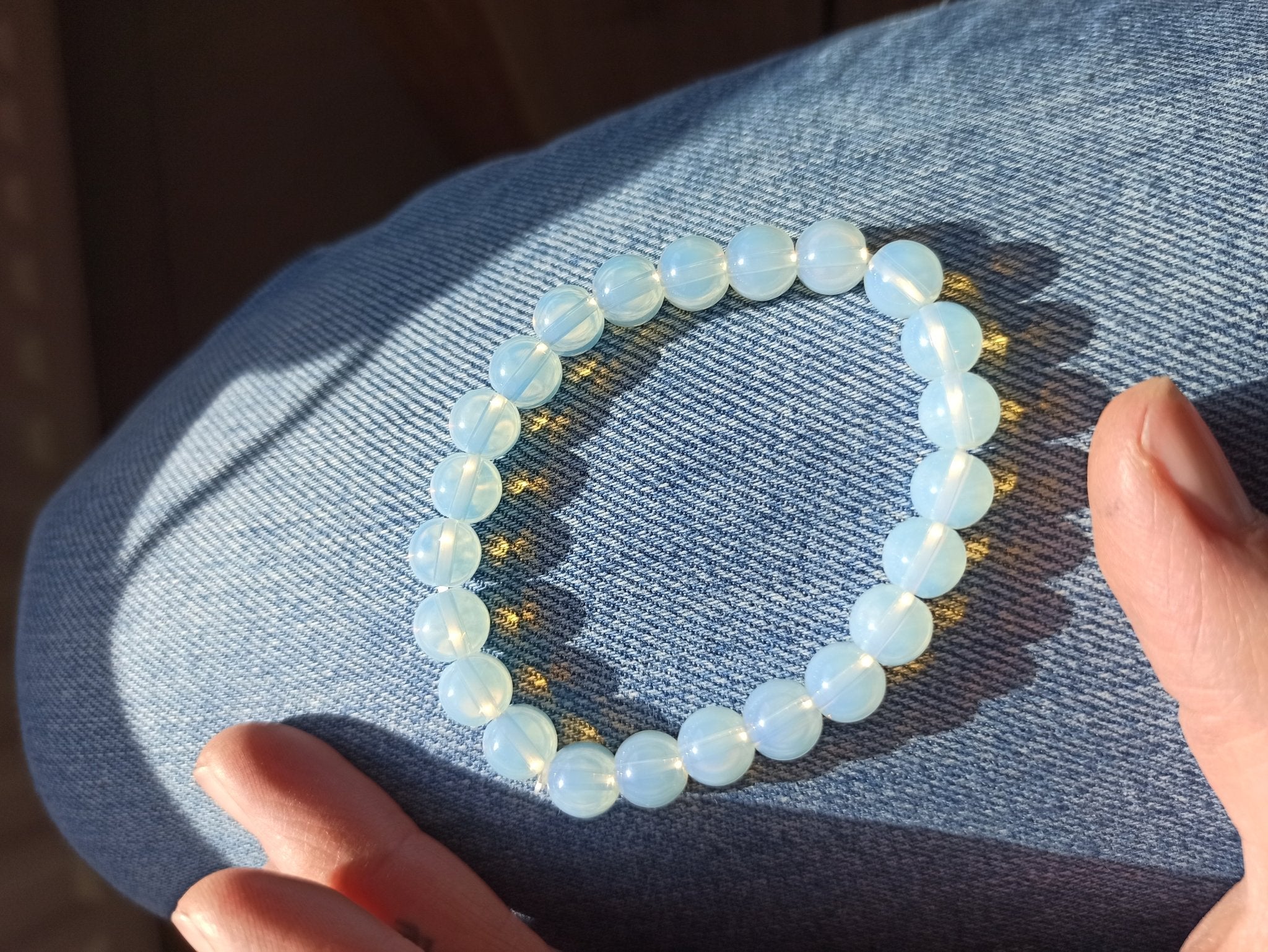 Opaliet edelsteen armband | 8 mm – curated crystal by Marga Jacobs | rust, symboliek en intuïtieve zelfzorg