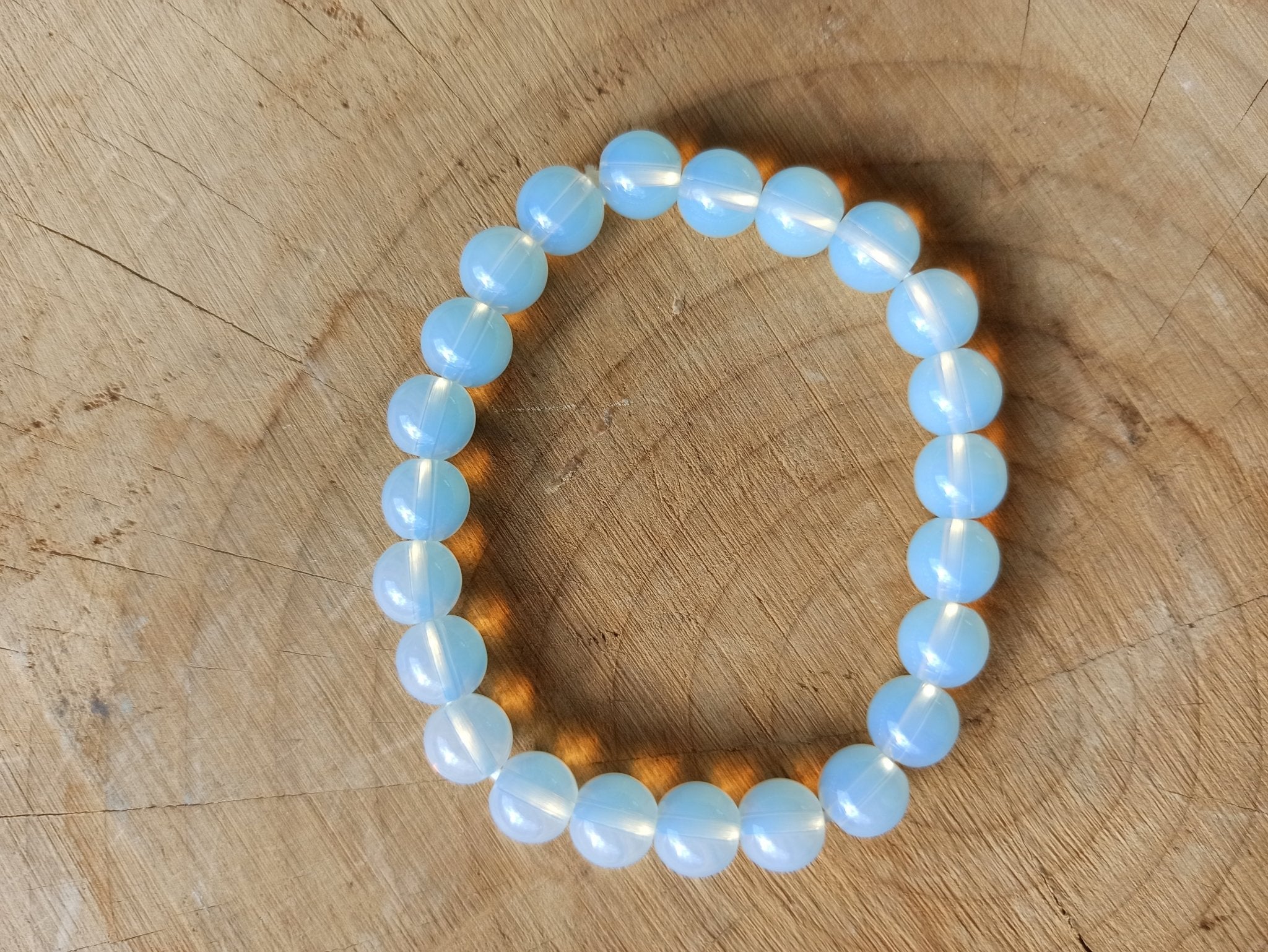 Opaliet edelsteen armband | 8 mm – curated crystal by Marga Jacobs | rust, symboliek en intuïtieve zelfzorg