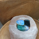 Opaliet trommelstenen – curated crystal by Marga Jacobs | rust, symboliek en intuïtieve zelfzorg