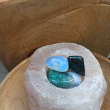 Opaliet trommelstenen – curated crystal by Marga Jacobs | rust, symboliek en intuïtieve zelfzorg