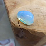 Opaliet trommelstenen – curated crystal by Marga Jacobs | rust, symboliek en intuïtieve zelfzorg