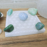 Oplaadsteen levensbloem wit | vierkant – curated crystal by Marga Jacobs | rust, symboliek en intuïtieve zelfzorg