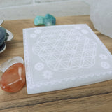 Oplaadsteen levensbloem wit | vierkant – curated crystal by Marga Jacobs | rust, symboliek en intuïtieve zelfzorg