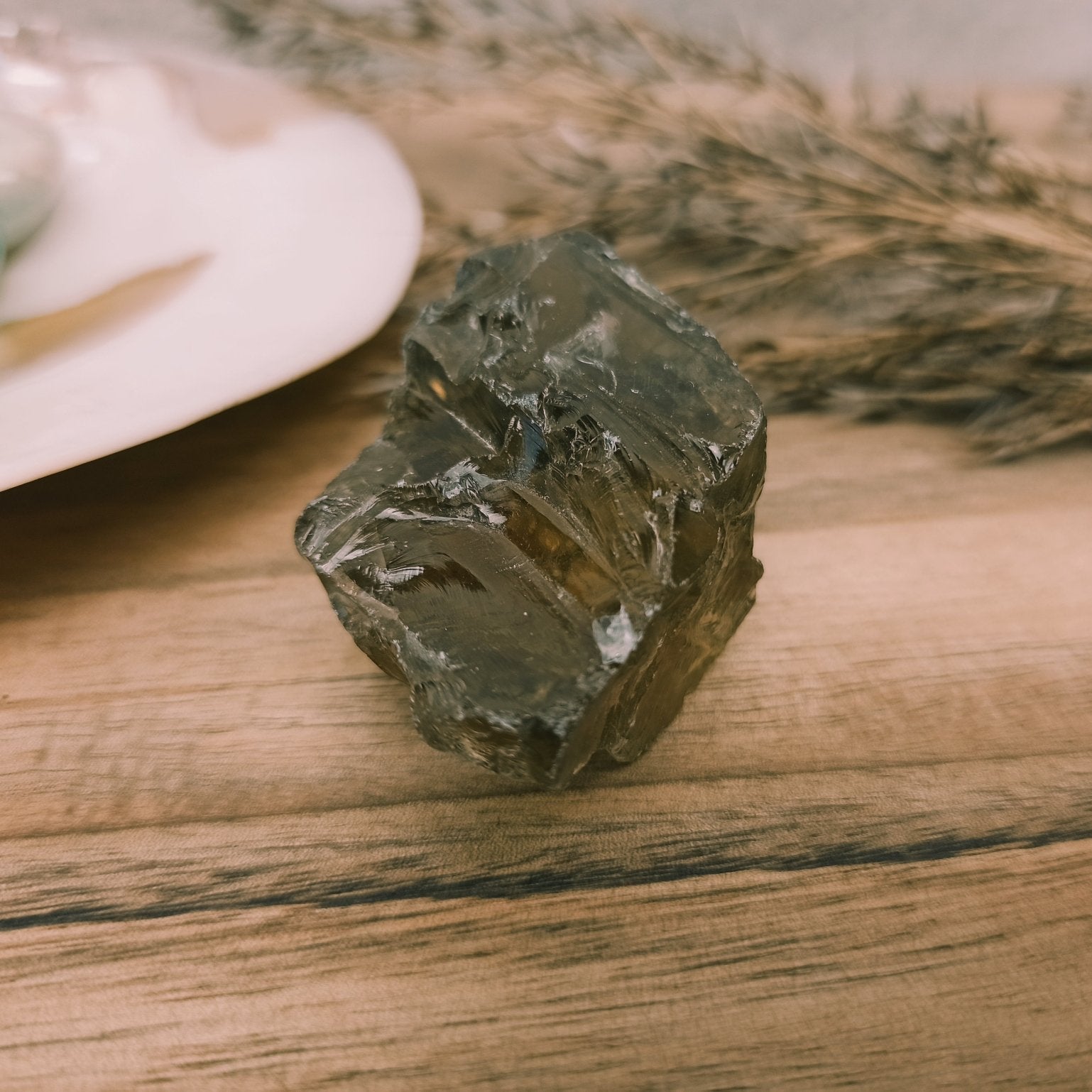 Ouro verde kwarts | ruw – curated crystal by Marga Jacobs | rust, symboliek en intuïtieve zelfzorg