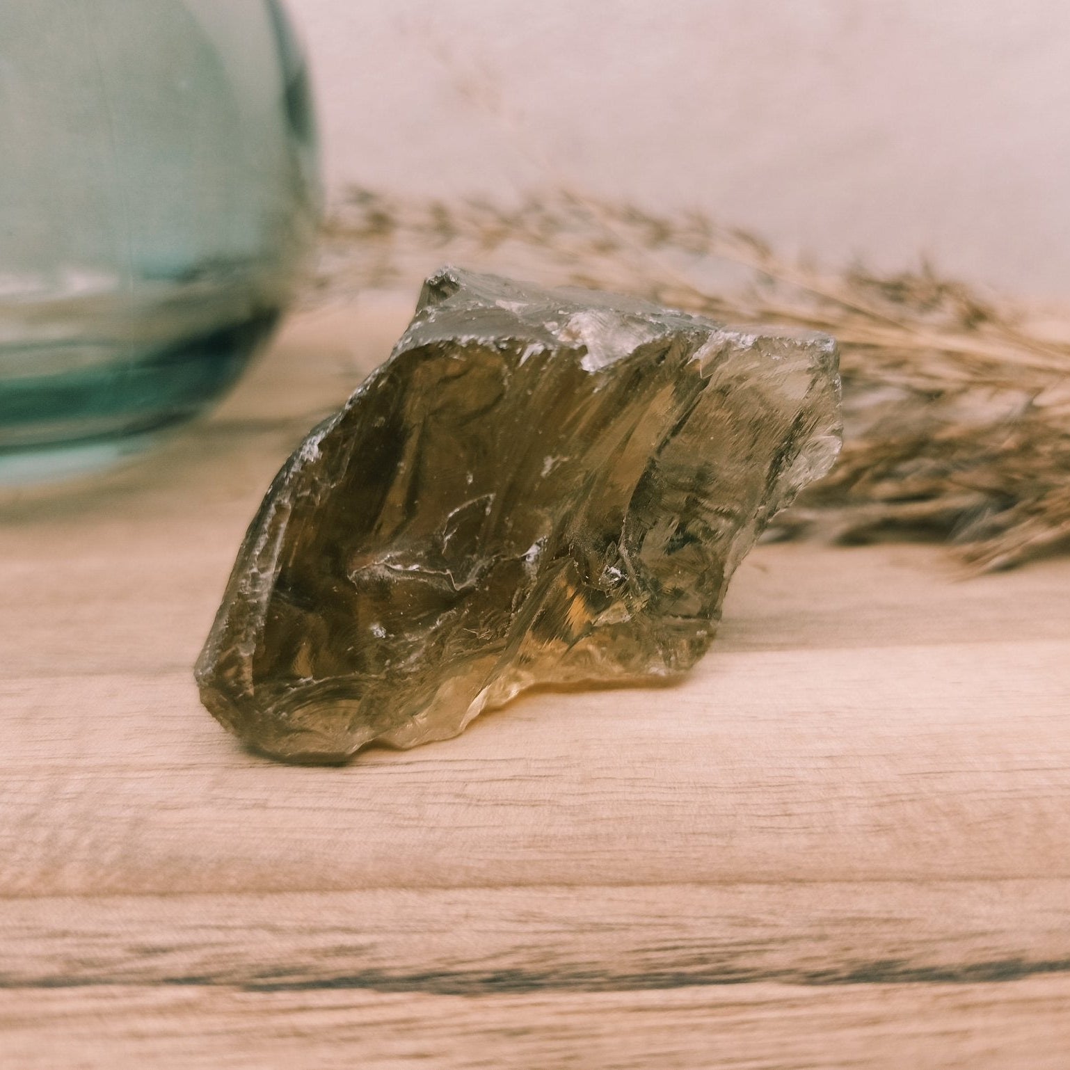 Ouro verde kwarts | ruw – curated crystal by Marga Jacobs | rust, symboliek en intuïtieve zelfzorg