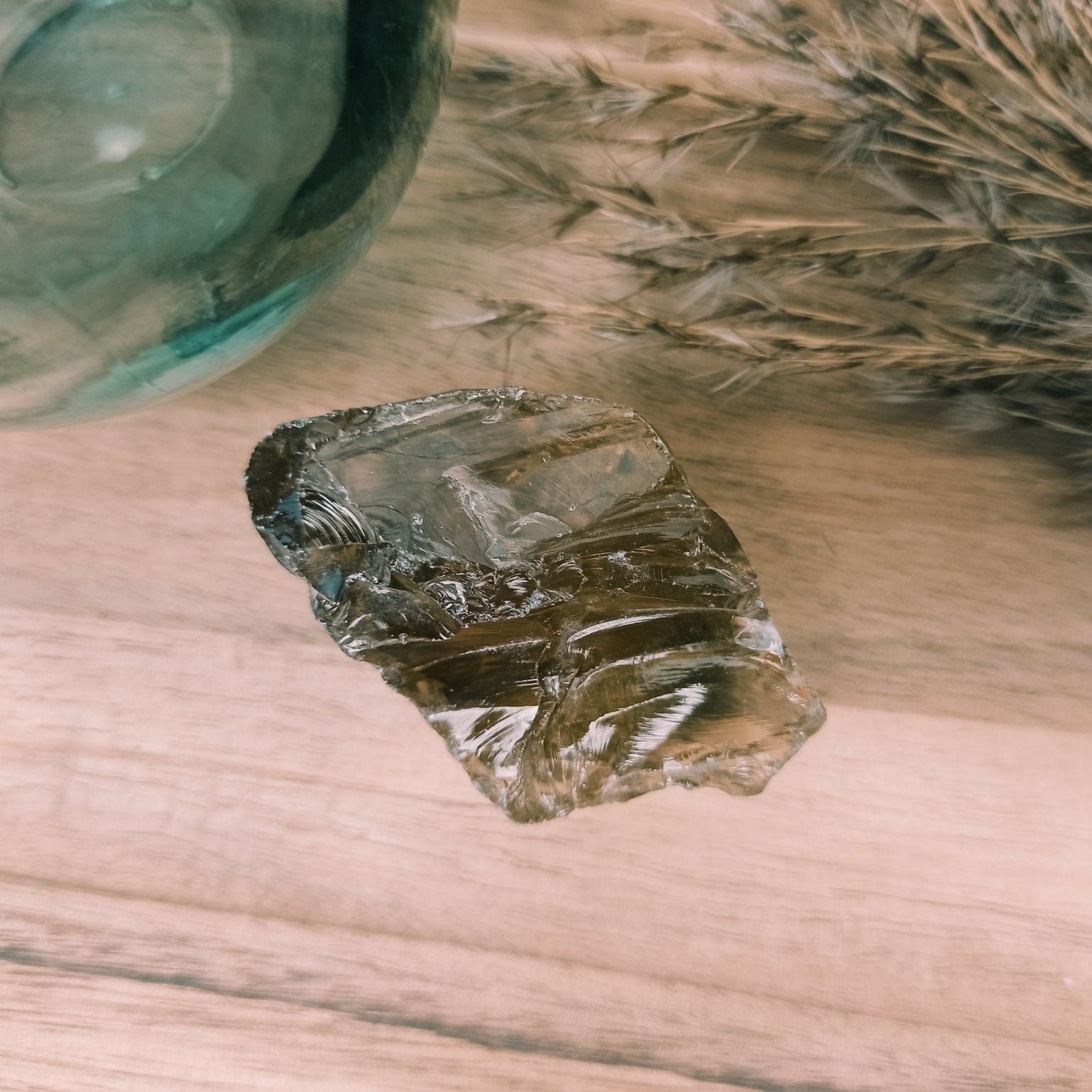 Ouro verde kwarts | ruw – curated crystal by Marga Jacobs | rust, symboliek en intuïtieve zelfzorg