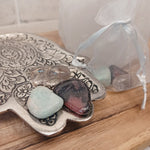 Overkom angst edelstenensetje – curated crystal by Marga Jacobs | rust, symboliek en intuïtieve zelfzorg