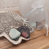 Overkom angst edelstenensetje – curated crystal by Marga Jacobs | rust, symboliek en intuïtieve zelfzorg