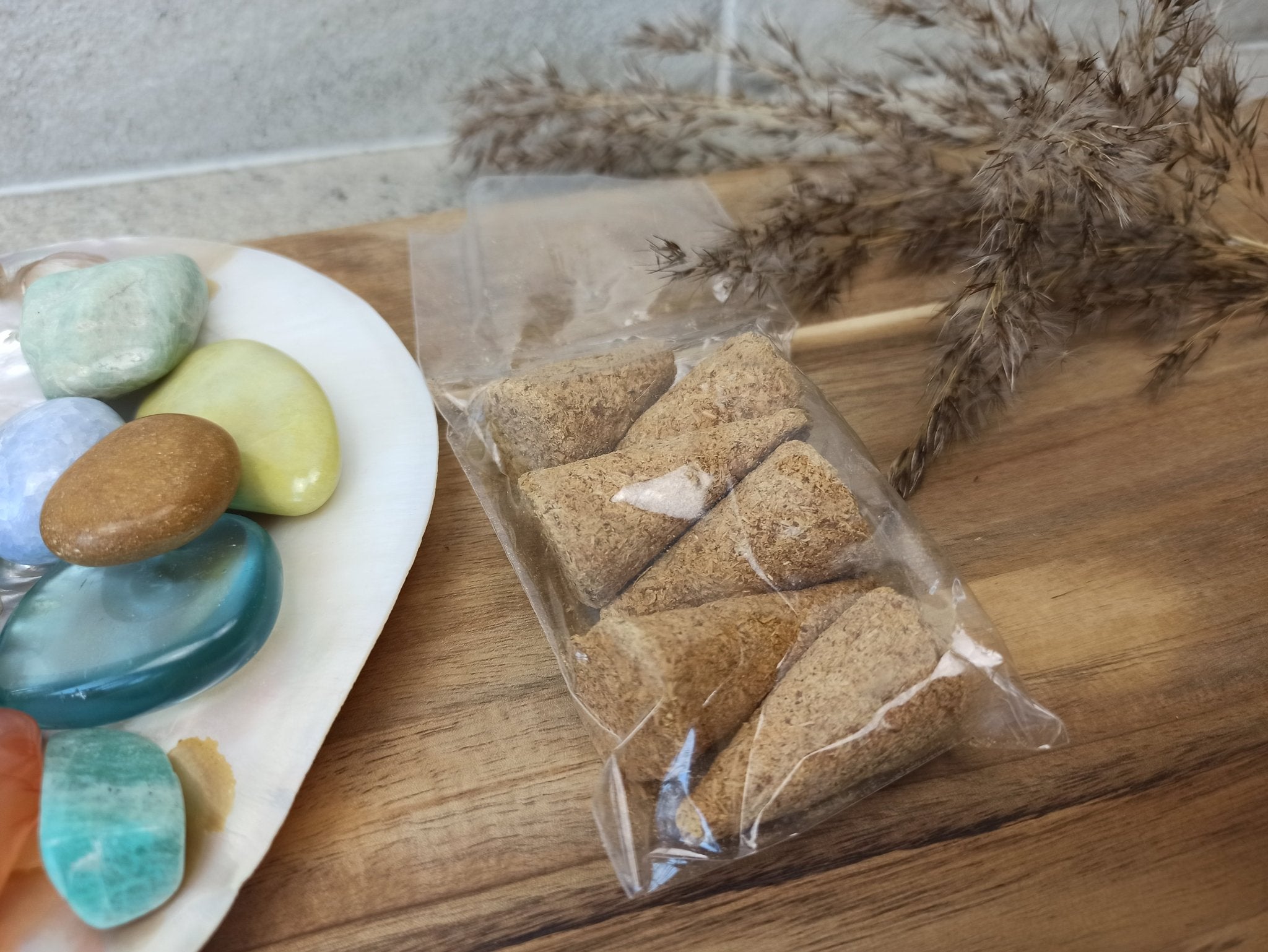 Palo Santo kegels | 6 stuks – curated crystal by Marga Jacobs | rust, symboliek en intuïtieve zelfzorg