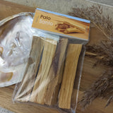 Palo Santo zakje – curated crystal by Marga Jacobs | rust, symboliek en intuïtieve zelfzorg