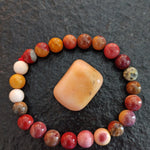 Petaliet trommelstenen – curated crystal by Marga Jacobs | rust, symboliek en intuïtieve zelfzorg