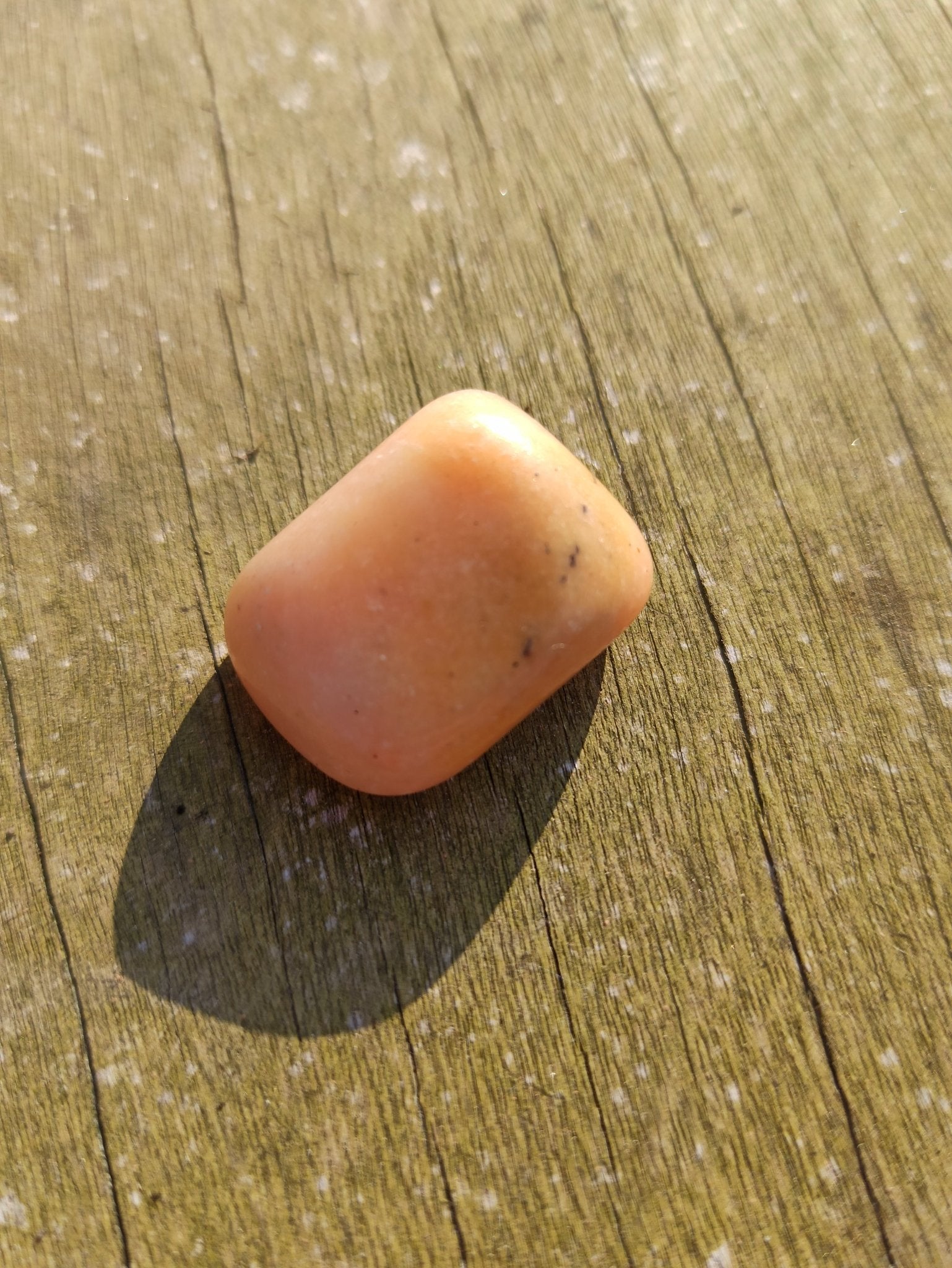 Petaliet trommelstenen – curated crystal by Marga Jacobs | rust, symboliek en intuïtieve zelfzorg