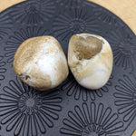 Poppy jaspis trommelstenen – curated crystal by Marga Jacobs | rust, symboliek en intuïtieve zelfzorg