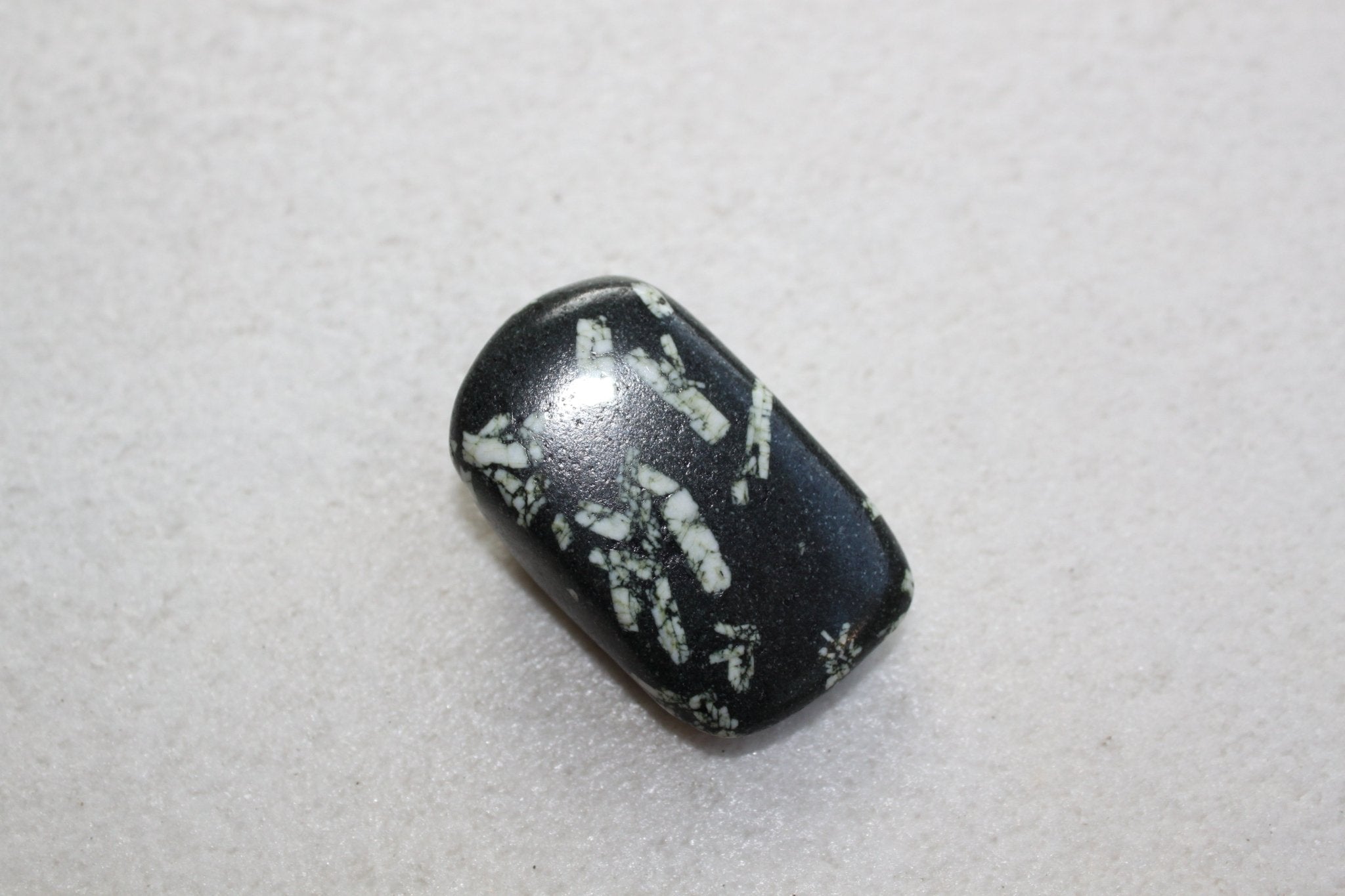 Porphyriet trommelstenen – curated crystal by Marga Jacobs | rust, symboliek en intuïtieve zelfzorg