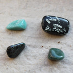 Porphyriet trommelstenen – curated crystal by Marga Jacobs | rust, symboliek en intuïtieve zelfzorg