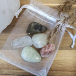 Positieve energie edelstenensetje – curated crystal by Marga Jacobs | rust, symboliek en intuïtieve zelfzorg