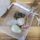 Positieve energie edelstenensetje – curated crystal by Marga Jacobs | rust, symboliek en intuïtieve zelfzorg