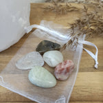 Positieve energie edelstenensetje – curated crystal by Marga Jacobs | rust, symboliek en intuïtieve zelfzorg
