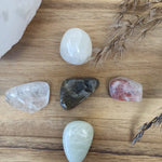 Positieve energie edelstenensetje – curated crystal by Marga Jacobs | rust, symboliek en intuïtieve zelfzorg