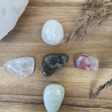 Positieve energie edelstenensetje – curated crystal by Marga Jacobs | rust, symboliek en intuïtieve zelfzorg